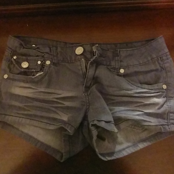 Shorts - Picture 1 of 3